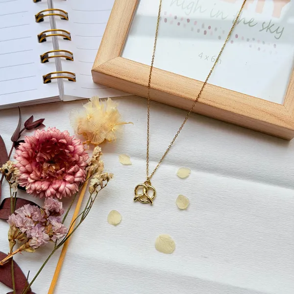 Gold_Infinity_Look_Anti_Tarnish_Heart_Locket